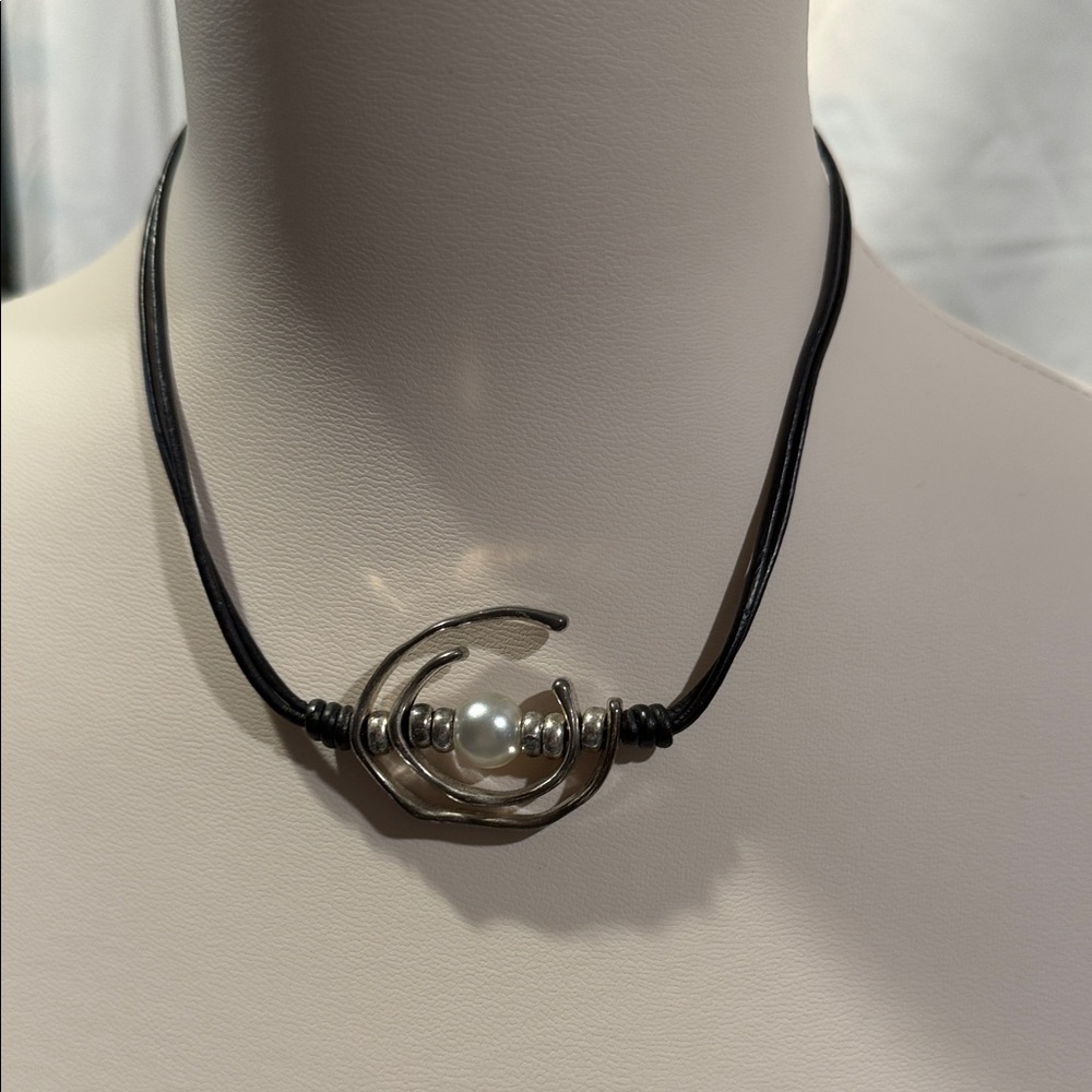 Elegant Silver and Black Necklace with Pearl Accent